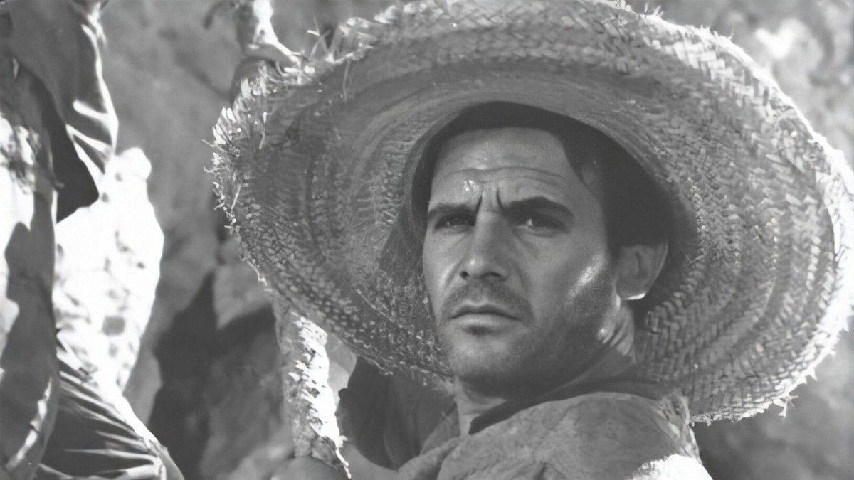 Retrato en blanco y negro de Paco Rabal en una imagen promocional de El hombre de la isla, de 1960.