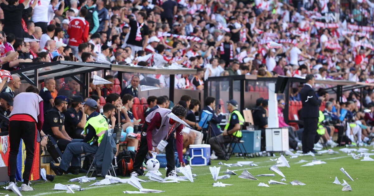 Protesta de los aficionados en el Rayo vs Athletic
